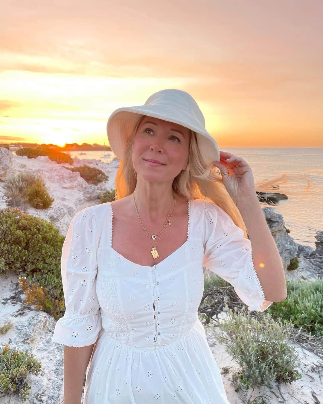 のインスタグラム：「Golden sunset moment in @wanderlustandco ✨💎💫   Wearing the ‘A Letter from Oz’ Postcards necklace + Sunlit Crescent Gold necklace 🌙  Discount code - WCOXHELEN for 15% off {link in bio}  📸 @bobbybense   #wcogirlgang #wanderlustandco #bohostyle #jewellery #jewelry #necklace #goldnecklace #goldjewellery #goldjewelry #rings #jotd #styleblogger #blogger #style #spell #spellandthegypsycollective #rottnestislandwa #rotto #rottnestisland #seeaustralia #seeperth #justanotherdayinwa」