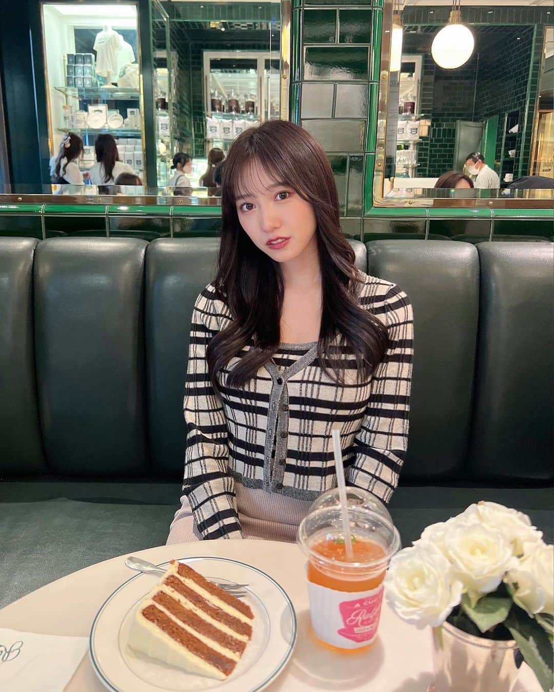 のインスタグラム：「☕️🍰☕️🍰  友達とRalph's Coffee行ってきた☺️！   キャロットケーキにアフォガード🍨🍰 レモネードでさっぱりー🍋  小さい頃から変わらず甘党です🥰🥰  #表参道カフェ #ralphscoffee #🍰 #カフェ巡り #☕️」
