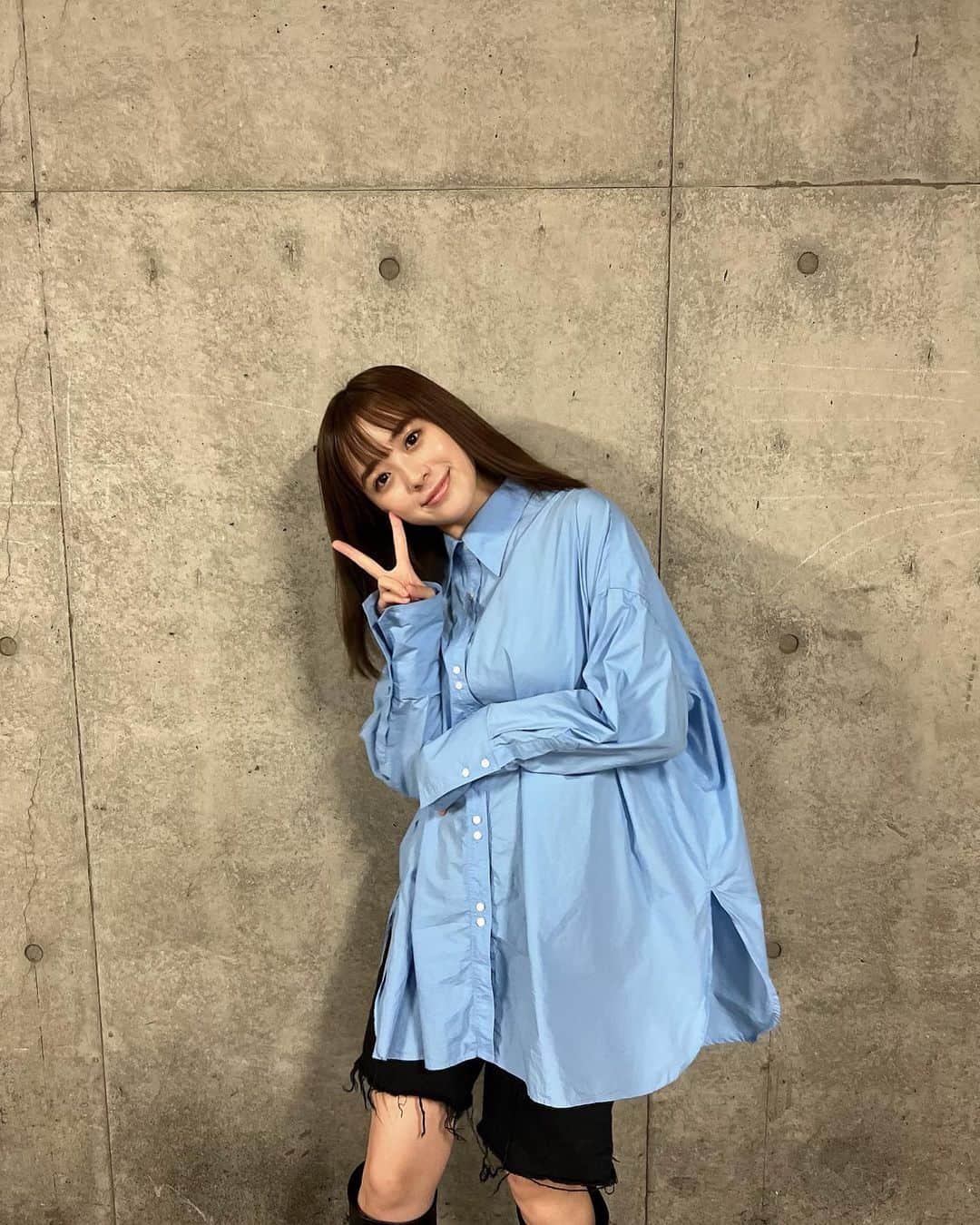 のインスタグラム：「.  髪長くみえる？！のびたのかな？🫢🙄💭」