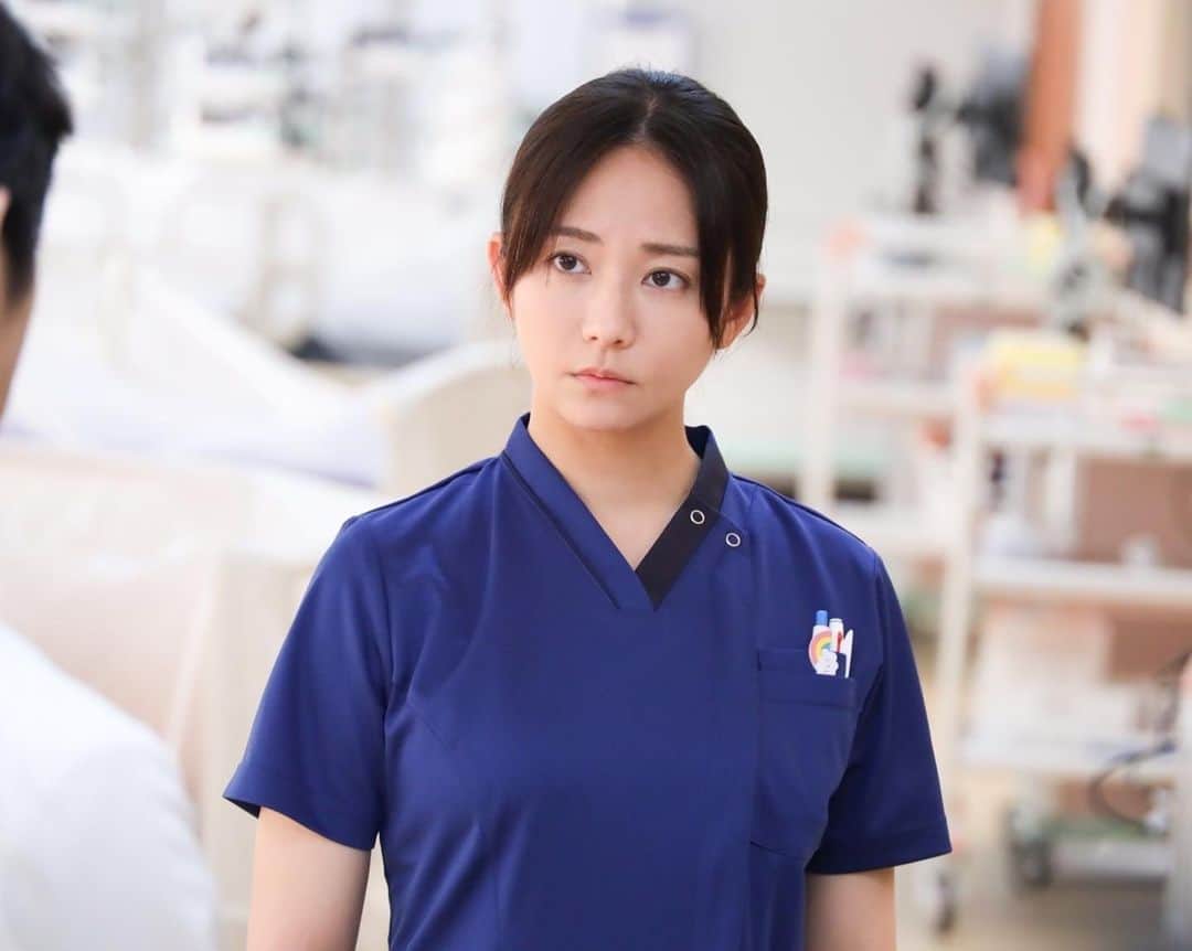 のインスタグラム：「. 綿貫りさ役の #木村文乃 さん✨  ドラマでは 植野元(#安田顕)に誘われ 他の病院からPICUにやってくる 救命医を演じます🩺  綿貫先生にもぜひご注目ください‼️ 放送まであと8日👏  #PICU小児集中治療室  #ぴーあいしーゆー #10月10日月曜夜9時スタート #フジテレビ」