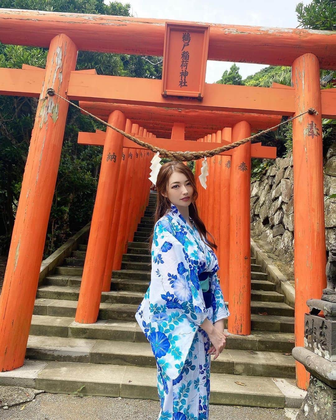 華沢友里奈さんのインスタグラム写真 - (華沢友里奈Instagram)「今日はとーっていい天気で久しぶりに暑い 1日だったね😊❤️❤️  夏は苦手だから終わるのは少し嬉しいけど 寂しい気持ちになる🥺🥺  夏が終わったら一年がもうすぐ終わるって感じ(´･_･`)  今年の夏はたくさん遊んだけど 宮崎がとーってもよかったな☺️❤️❤️  鵜戸神宮は素敵すぎてまさかの2日連続で 行ったのー❤️ もうね宮崎行ったら絶対に行ってほしい🥺✨  本当に素敵な場所だった(*´∇｀*)❤️  10月新たなスタート😊 今年残りもたくさんいーっぱい笑って過ごせるといいな😊❤️❤️  #浴衣　#宮崎　#鵜戸神宮  #followme」10月2日 21時41分 - hanazawayurina