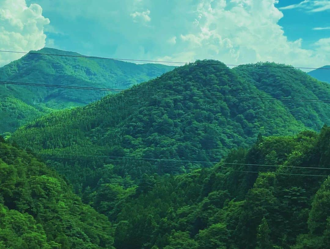 村山☆潤さんのインスタグラム写真 - (村山☆潤Instagram)「2022夏の想い出〜  フジロックもライジングも楽しかった〜。  ずっと観たかったBOSSのライブも観れた！  あとは、ひたすら、 秋のツアーの準備やレコーディングやアレンジや作曲をしてました〜。  ほとんど作業部屋に寝泊まりする日々でしたが秋は色んなところへ行く予定です☺︎ 楽しみ〜！！！」10月2日 23時31分 - jun_murayama_official