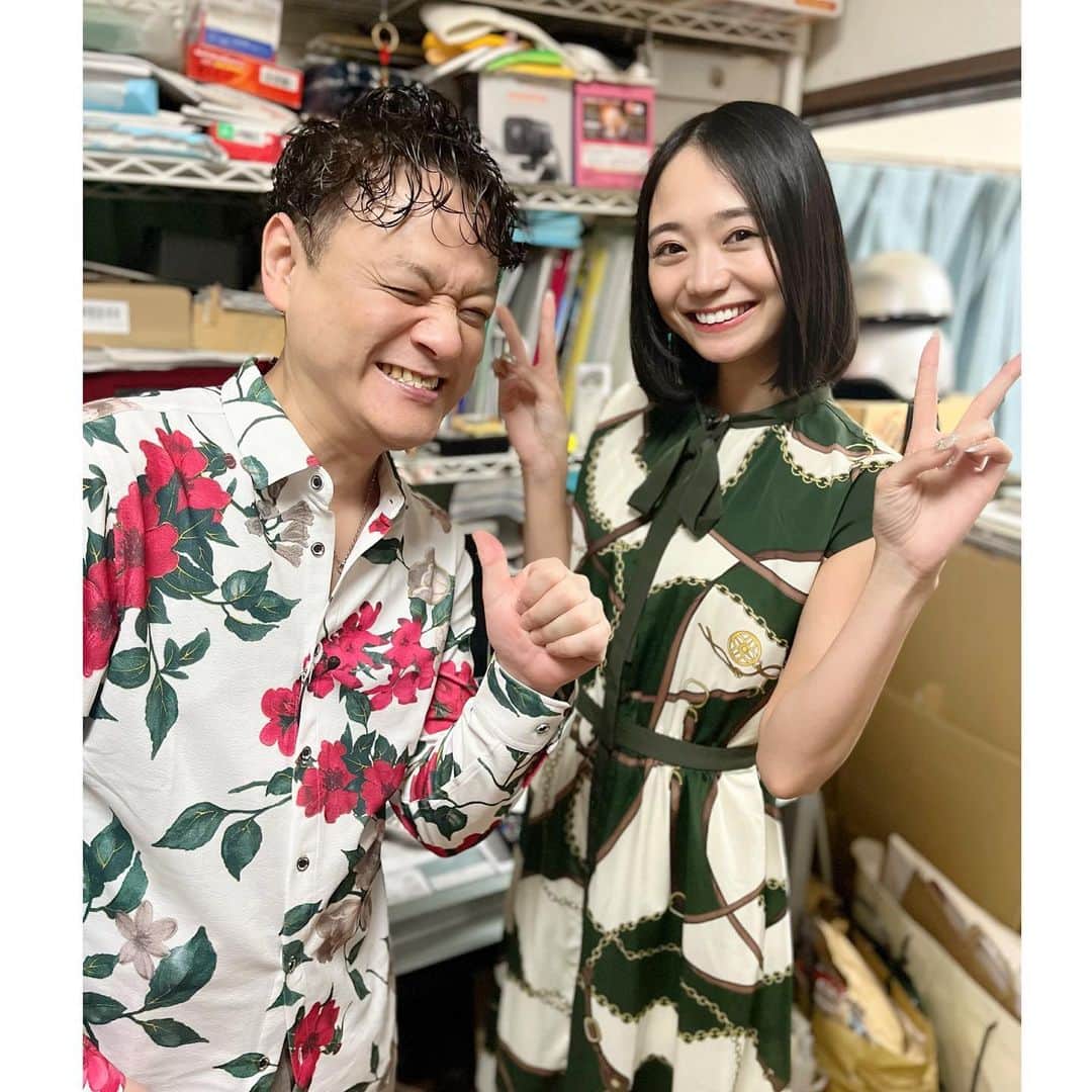 緑川静香のインスタグラム：「『それって⁉︎実際どうなの課』観てくださった皆様、ありがとうございましーたん😌❤️ ⁡ 目標金額達成の、さらに30万超え！！🙌 おもちゃってやっぱりすごいっ！！ ⁡ 特に大島さん宅は状態良いものが多く、箱も取ってくれていたので高く売ることができました👍 ⁡ 大島さんがたくさん喜んでくれて嬉しかったです🥹✨✨✨ 息子さんとラジコンの大会行けるといいなぁ❤️ ⁡ 見逃した方はTverで1週間無料で観られますのでぜひ☺️ ⁡ 次はどんな方に逢えるのか、楽しみです🥰 ⁡ #それって実際どうなの課  #フリマアプリ #オークション  #ピンクつなぎ  #電波少年はギリギリ世代ではなく #後で調べたらテレビがあっても見られていないやーつでした笑 #ドロンズ さん #大島さんはホントに優しくていい方でした #お部屋綺麗になって新しい風が舞い込みますように #放送されてないけど最後はお決まりの号泣🤣 #楽しい一週間でした #見逃した方はtverで❤️」