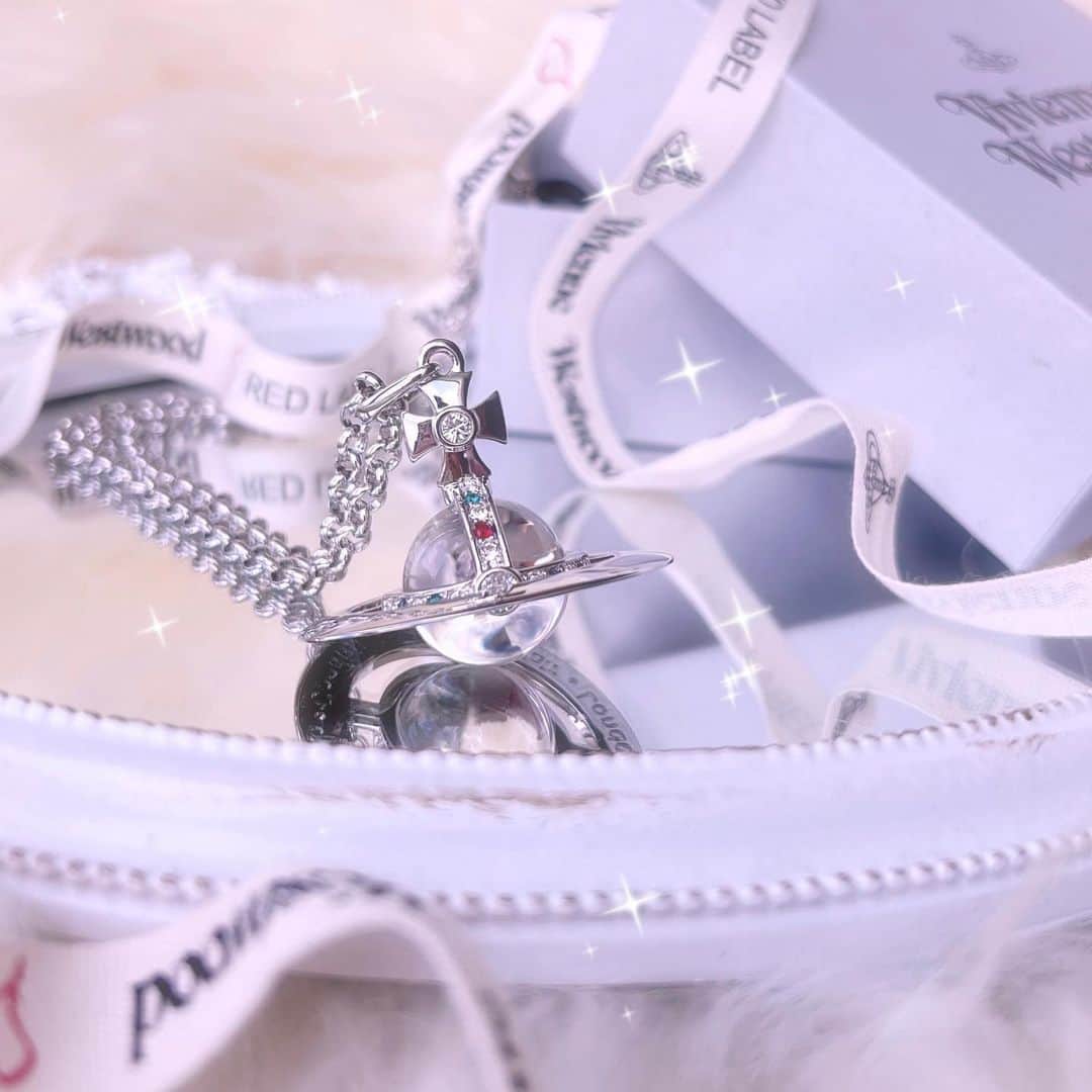 のインスタグラム：「🪐 #viviennewestwood #ヴィヴィアンウエストウッド #ヴィヴィアン #orb #ヴィヴィアンネックレス」