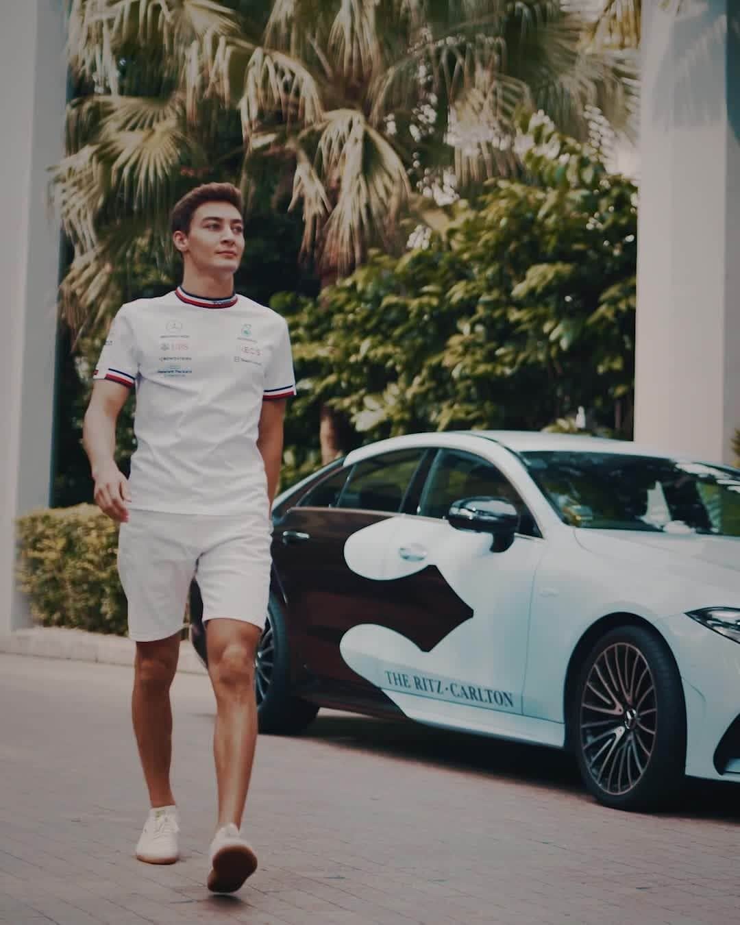リッツ・カールトンのインスタグラム：「More from our Grand Prix weekend in #Singapore with @mercedesamgf1 —#RCMemories arrived at the Marina Bay Street Circuit with the debut of The Ritz-Carlton Silver Arrows Lounge, as Toto Wolff and @georgerussell63 brought racing spirit to @ritzcarltonmilleniasingapore against a backdrop of F1-inspired art and a custom car painted by Artist Partner @louisnicolasdarbon.」