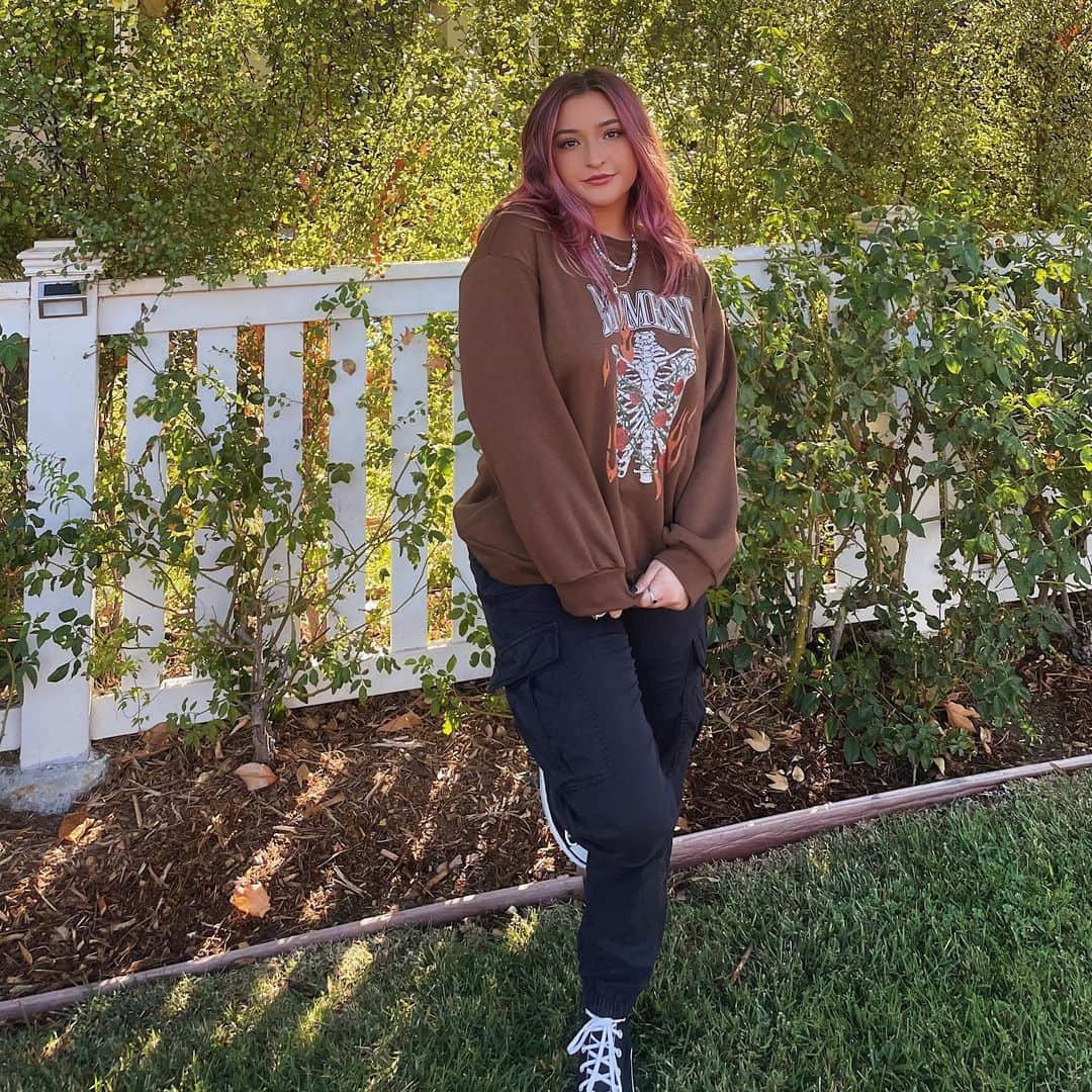 テイラー・グラブスのインスタグラム：「happy october🧡 shop @shoptemu sale and use teilor40 for $$ off :) #temustyle #temubaes #temufinds #temu」