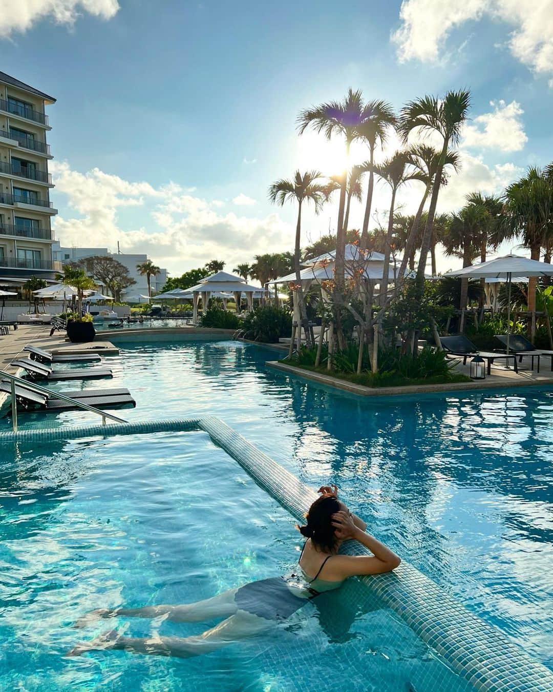 Mai Wakimizuのインスタグラム：「朝から入れるpool&jacuzziに1番乗り＼(^o^)／poolはさすがに寒かったのでjacuzziで温まった♡ #anaintercontinental#石垣島#沖縄」