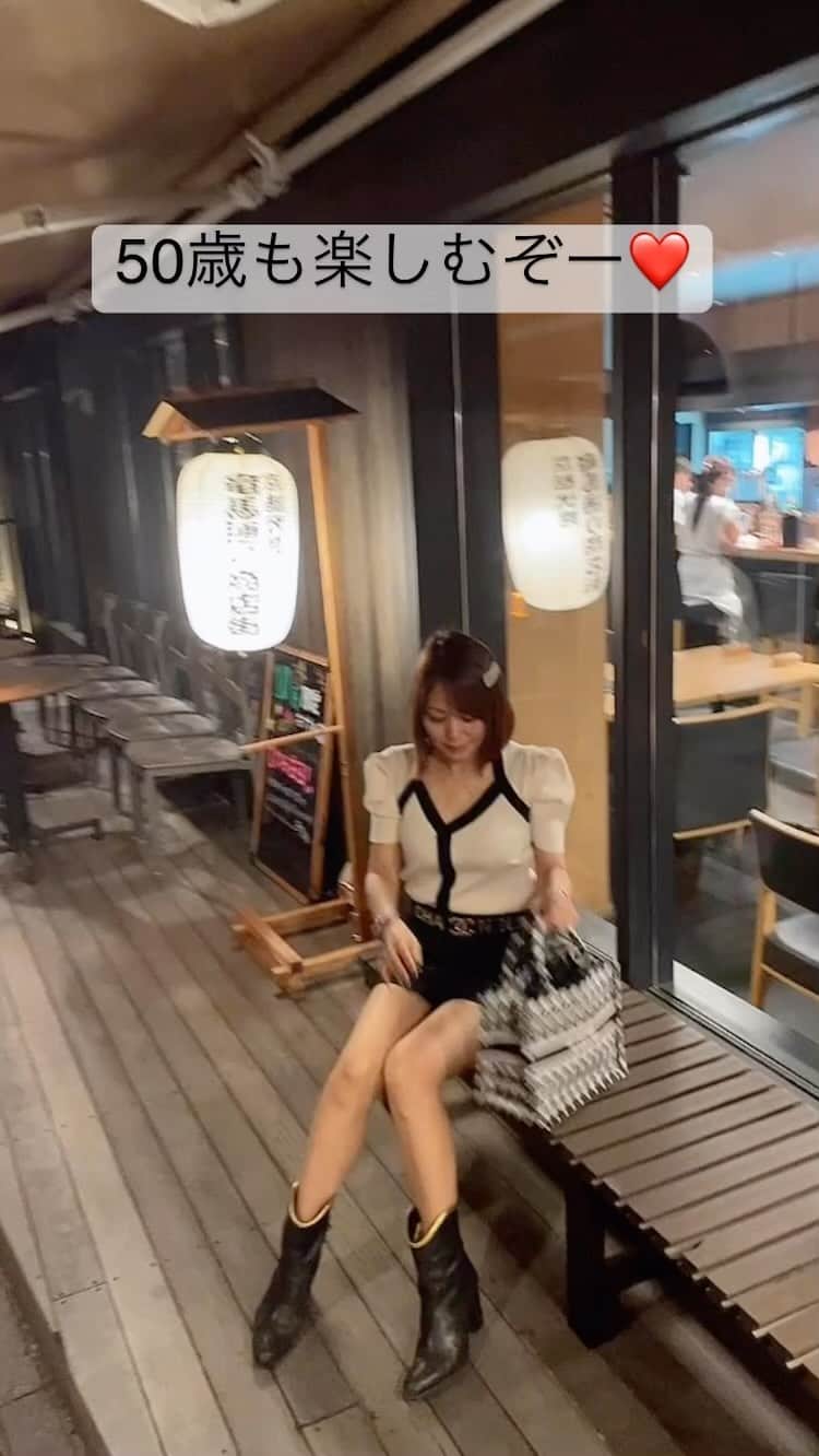 熟女街撮り画像 ikuさんのインスタグラム動画 - (ikuInstagram)「おはよーございます☀️ ・ もう10月かぁ早いな！  今年もあと3ヶ月か〜もうすぐ年末やん😅 まだ半袖着てるけど急にコート着るくらい寒くなるんだろね🧥笑 ・ 夜の商店街でちょっと暗いけど💦  またまたSHEINの半袖 ...
