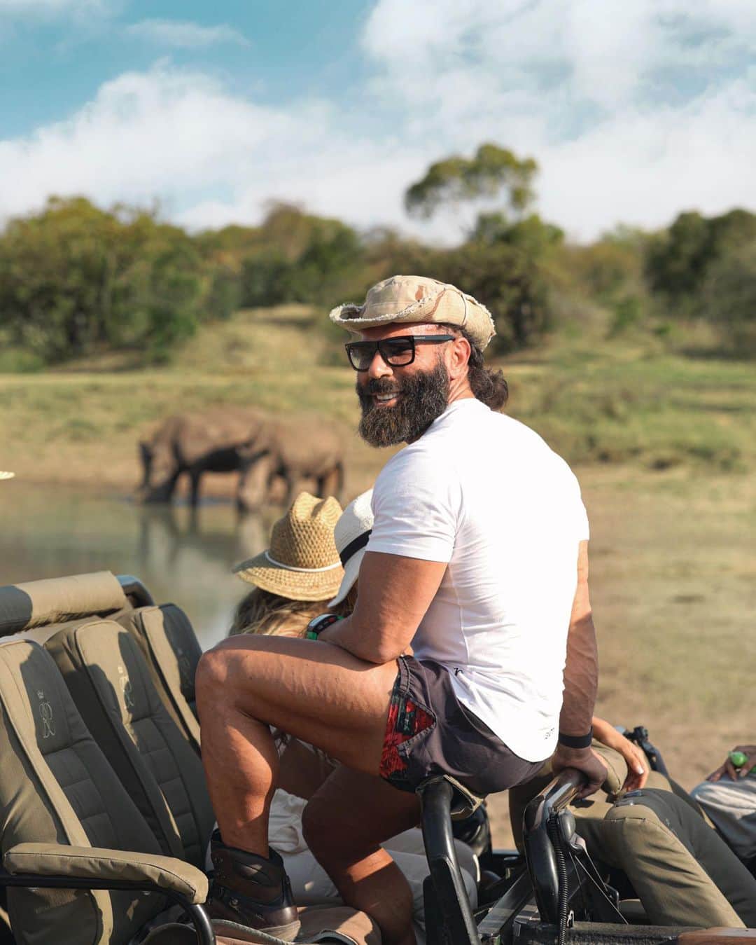 ダン・ビルツァーアンのインスタグラム：「Pretty happy, I’ve wanted to go on an African safari since I was a kid. It’s a damn shame people shoot these amazing animals for sport」