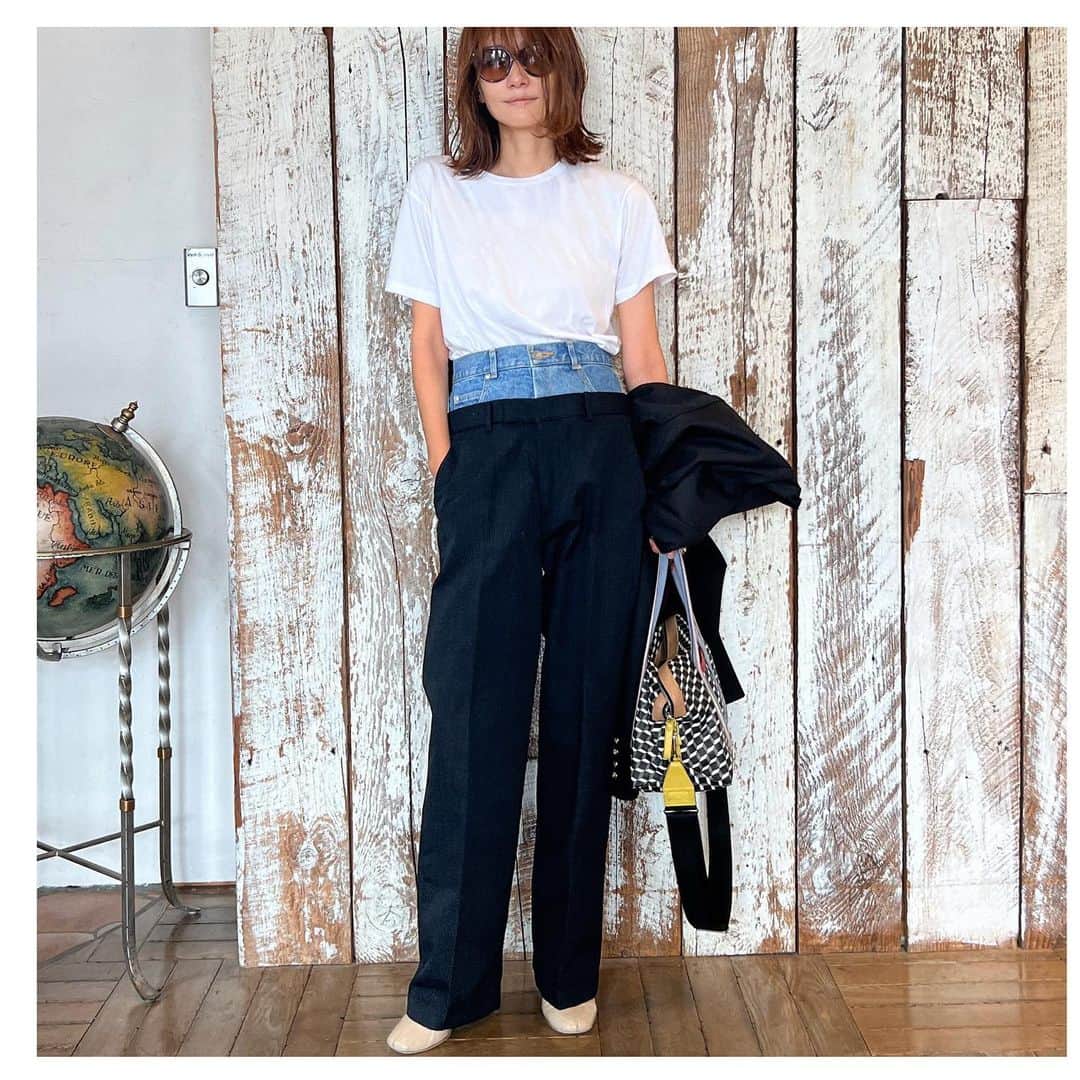 のインスタグラム：「デニムがダブルウエストになったパンツ♡ tシャツにさらっと着ても決まるからお気に入り。 ジャケットと合わせてマニッシュもいい感じ^_^  tシャツとジャケットはプチプラで！  tops: #uniqlo  pants: #inscrire  jacket: #zara  #着回し #着回しコーデ #zara  #uniqlo」