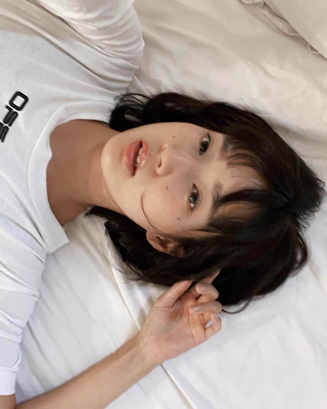 高嶋香帆のインスタグラム：「最近よく働いてます。 休み明けが一番身体が重たいです！  初めてカラコンをしてみたけど、似合わなかった、、似合わない人っているんだ、、難しい」