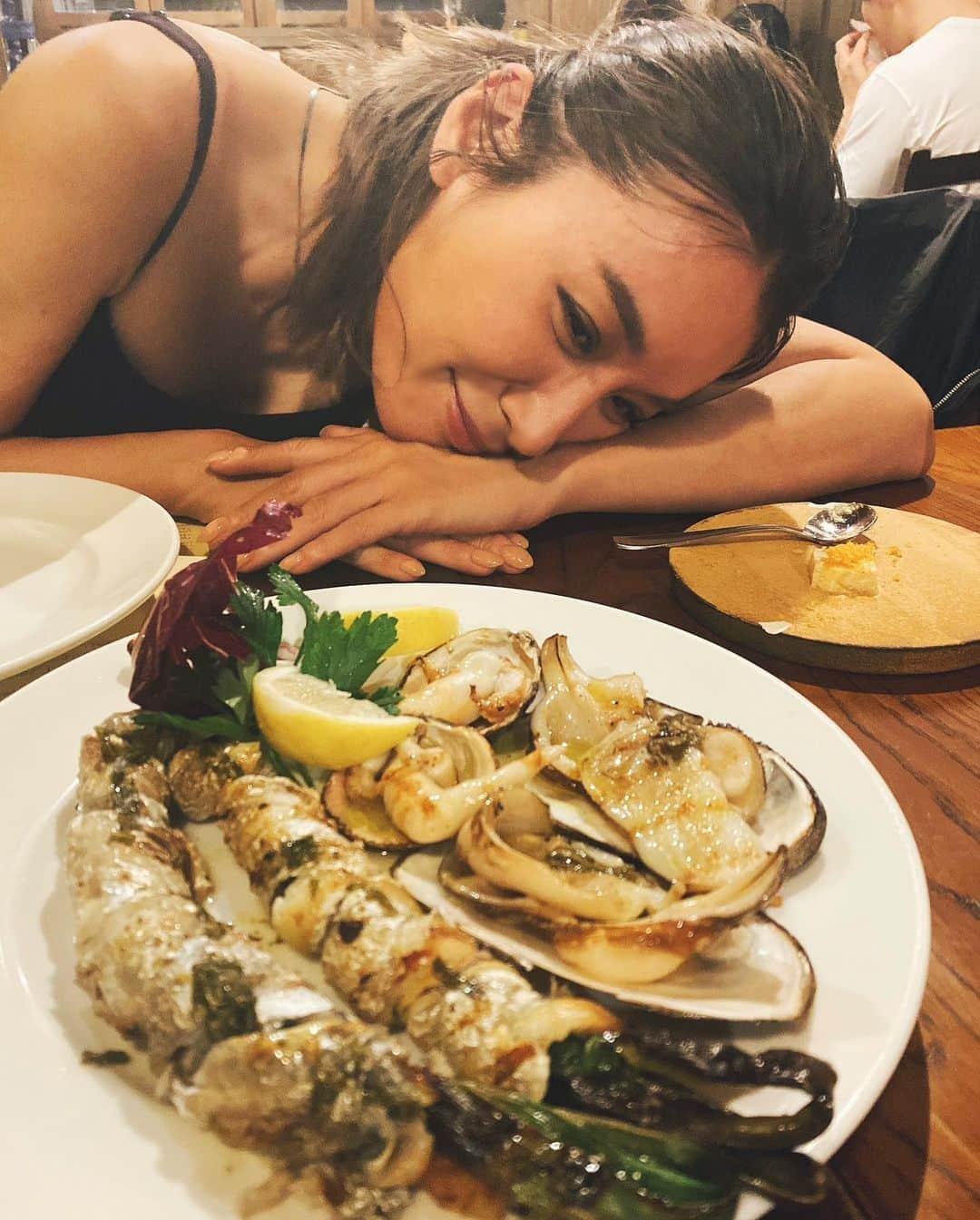 鈴木紗理奈のインスタグラム：「稽古で忙しすぎて帰宅して寝るだけの生活 久々に早く終わって美味しいもの❤️」