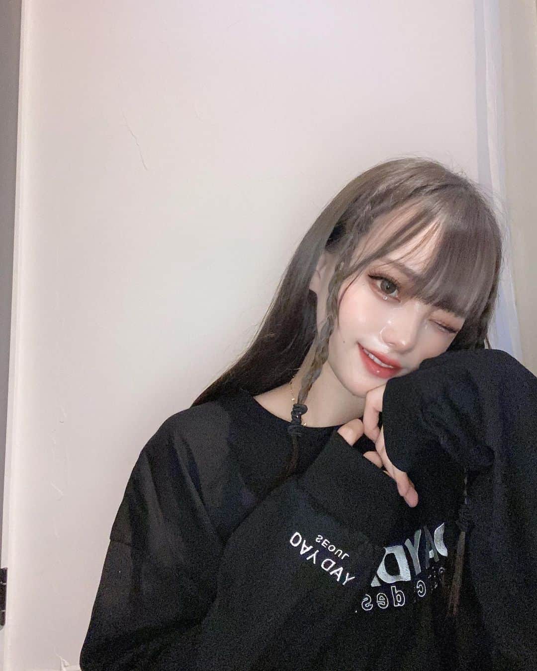LILIKAのインスタグラム：「口ピじゃないよシールだよ🤫😛 @day.day.seoul の新作🍂‪🤎 今回もデザイン鬼かわいいからみんなチェックしてみてね〜□✔」