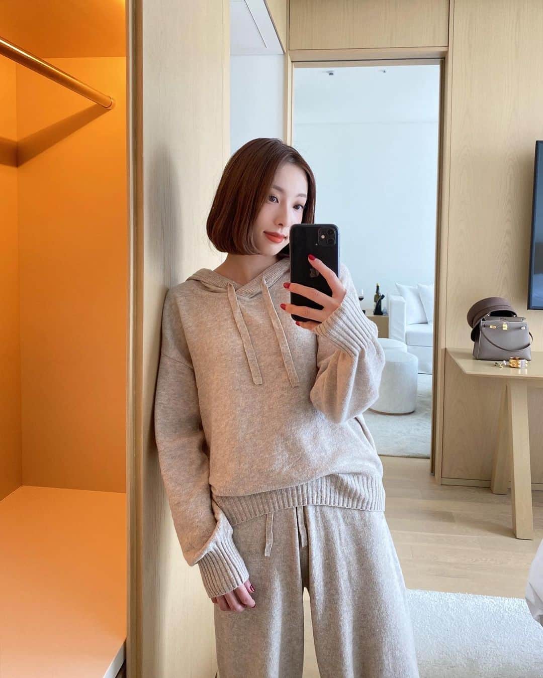 のインスタグラム：「昨年からずっと こういうセットアップを探していたの🧸肌触り最高🤎」