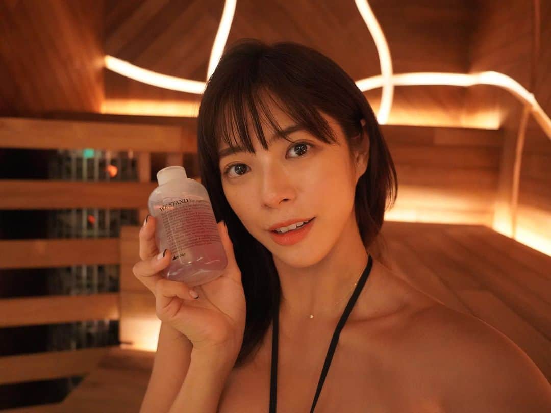 わちみなみのインスタグラム：「サウナ行く時のグッズ紹介 今後もしていこうと…🧴🧖‍♀️✨  イタリアのヘアケアブランド  @davinesofficial   から新登場したボディソープandシャンプー🧴  １つで2役なので、 サウナに持って行くのにピッタリで気に入ってます。  ダヴィネス社のサステナブルな取り組みもとても共感できて、商品の向こう側まで好きです✨  ⁡#わち美容　 タグの名前いいの思いついたら教えてね🧴  #あせだくサウナ #サウナイキタイ #sauna #サウナ女子 #サウナー　#サウナ巡り #サウナ部　#三温暖　#사우나 #お風呂　#インバス　#お風呂美容　#美容」