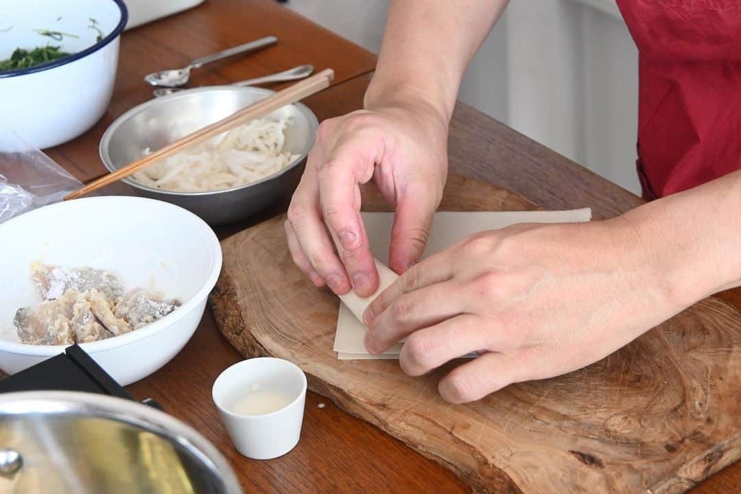 渡辺康啓さんのインスタグラム写真 - (渡辺康啓Instagram)「神戸モリスでの定食クラス、ご参加ありがとうございました。笑いの絶えない面白親子にも感謝！次は2月にまた来ますね。冬の定食〜何作ろうかな☃️早く寒くなって欲しいです。 Photo by きょうこちゃん」10月3日 11時35分 - watanabeyas