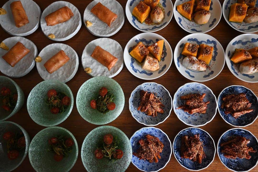 渡辺康啓のインスタグラム：「神戸モリスでの定食クラス、ご参加ありがとうございました。笑いの絶えない面白親子にも感謝！次は2月にまた来ますね。冬の定食〜何作ろうかな☃️早く寒くなって欲しいです。 Photo by きょうこちゃん」
