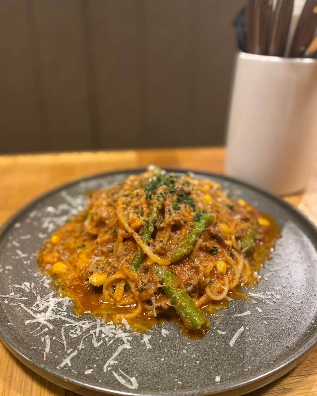 T.G.HEARTH TGハースのインスタグラム：「【牛そぼろとアスパラ・コーンのトマトソースパスタ】牛そぼろの旨味と野菜の食感が楽しい一皿。お昼から赤ワインが欲しくなっちゃいますね🍷 ⁡ ⁡ 【月～木】 Lunch  11:30～15:30(L.O14:30) Dinner 18:00～22:30(L.O21:30) ※金曜日は23:00closed(L.O22:00) 【土・日・祝】 Lunch  11:30～15:30(L.O15:30) Dinner 15:30～23:00(L.O22:00) ※日、祝は22:30 closed(L.O21:30) ⁡ ⁡ 新しい仲間も募集中！！ #hearth#恵比寿ガレット#東京イタリアン#恵比寿グルメ#恵比寿ビストロ#恵比寿ディナー#恵比寿イタリアン#恵比寿ランチ#恵比寿カフェ#恵比寿チーズ#恵比寿パンケーキ#代官山グルメ #代官山ディナー#渋谷イタリアン#渋谷カフェ#渋谷グルメ#渋谷ランチ#渋谷ディナー#渋谷チーズ#ハース#ガレット#galette#スフレパンケーキ#パンケーキ#pancake#チーズフォンデュ#パスタ#生パスタ#pasta ⁡ ⁡」