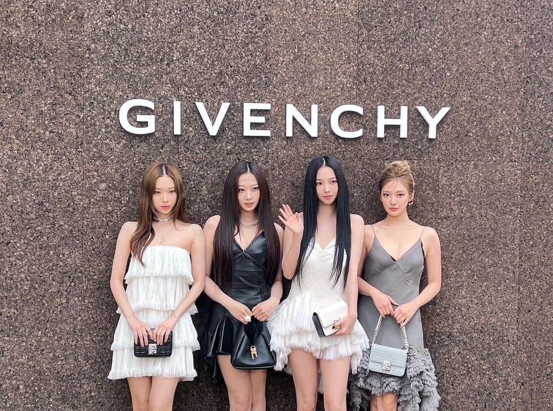 aespaさんのインスタグラム写真 - (aespaInstagram)「aespa à Paris Fashion Week pour Givenchy SS23 🤍  #Givenchy @givenchy ‪#aespa‬ ‪#æspa‬ ‪#에스파‬」10月3日 14時03分 - aespa_official