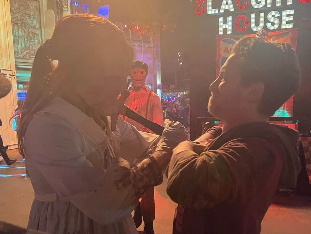 セス・グリーンさんのインスタグラム写真 - (セス・グリーンInstagram)「Starting the Halloween season just right  @horrornights kicks my spirits into high gear   #HHN 4EVA」10月3日 15時17分 - sethgreen