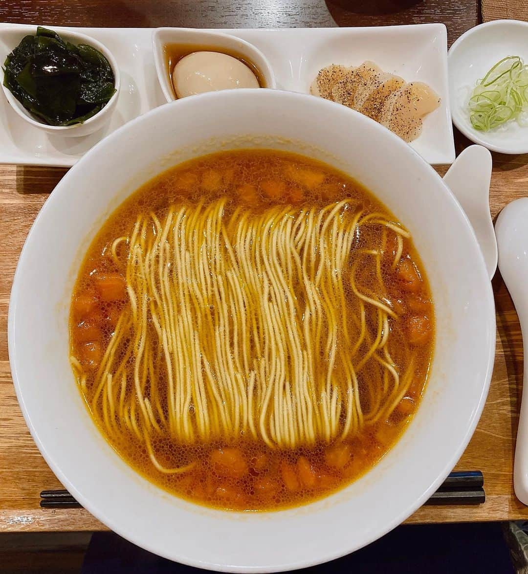 CRAZY COCOさんのインスタグラム写真 - (CRAZY COCOInstagram)「Are you guys good 麺？Bad 麺？ Gentle men🤤🍜❣️  #個人的に一番好きなネタGentle麺#東京CAと大阪CAの違い#ラーメン#ホタテ出汁#ペスカタリアン#ペスカタリアンラーメン#麺好き#ramen#pescatarian#pescatarianmenu#foodie#brekkie#朝からラーメン2杯食べたん人生初#オーナーさんがファンでいて下さっていると聞き突撃訪問#むちゃくちゃ喜んで下さって感激した#元気頂いた#象印の魔法瓶にスープ入れて持ち歩きたいぐらいうまい#情熱と愛情は伝わる#勉強させて頂きました#黄体ホルモンの奴隷の時期は食欲ばぐる#センター分け目ハゲ#モーゼの海割り#cocoの分け目割り」10月3日 16時51分 - crazycoco0906