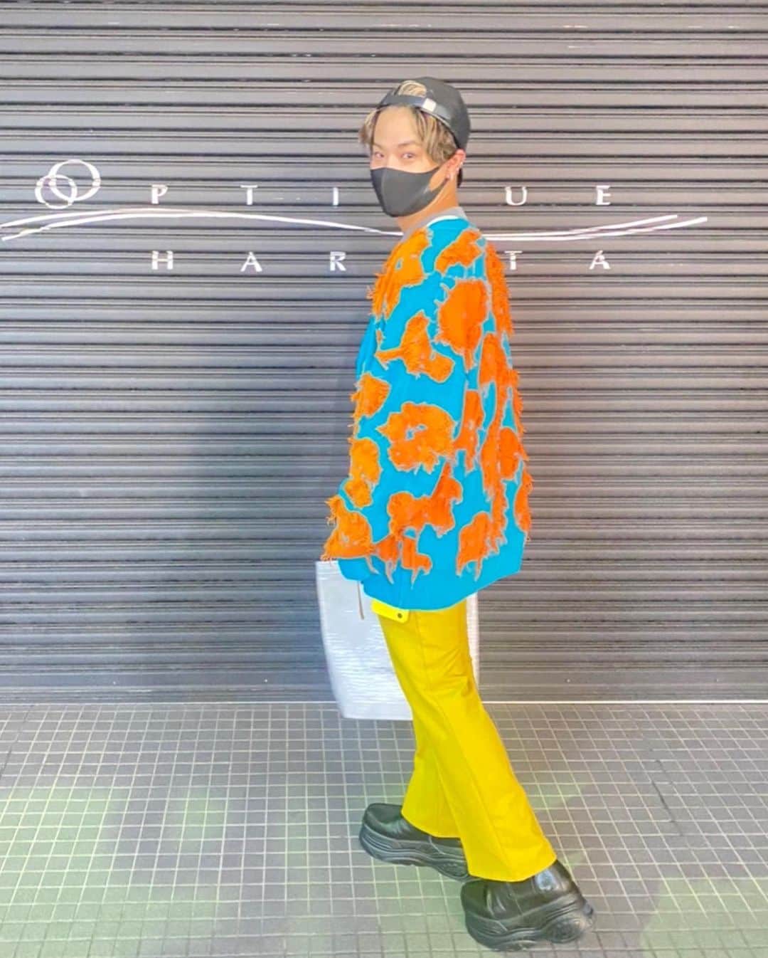 河崎良侑のインスタグラム：「本日34歳になりました。  この世に生まれて34年が経ちました。 34歳の抱負は、 『毎日更新』  TikTokも毎日更新を気づいたら2年半やってるのですが、、、  毎日、今日の自分が1番大好き！良い！って思えるような日々を送りたいです！！  皆さま！これからもよろしくお願いします😁  #奇跡の34歳  #奇跡の40歳目指します   #tiktok  #毎日更新   #happybirthday  #to  #me」