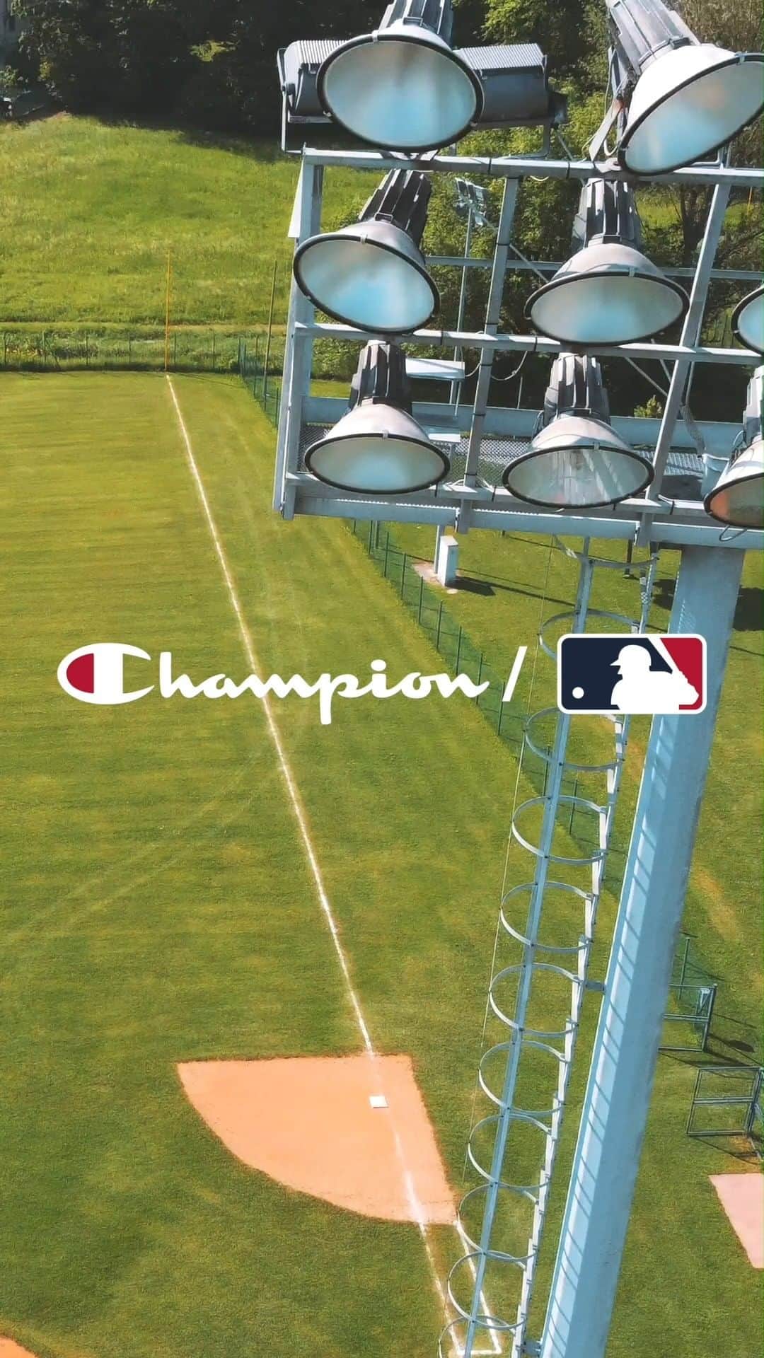 Champion EUのインスタグラム：「Batter up! ⚾ The new Champion / @mlb collection is now available in store.」