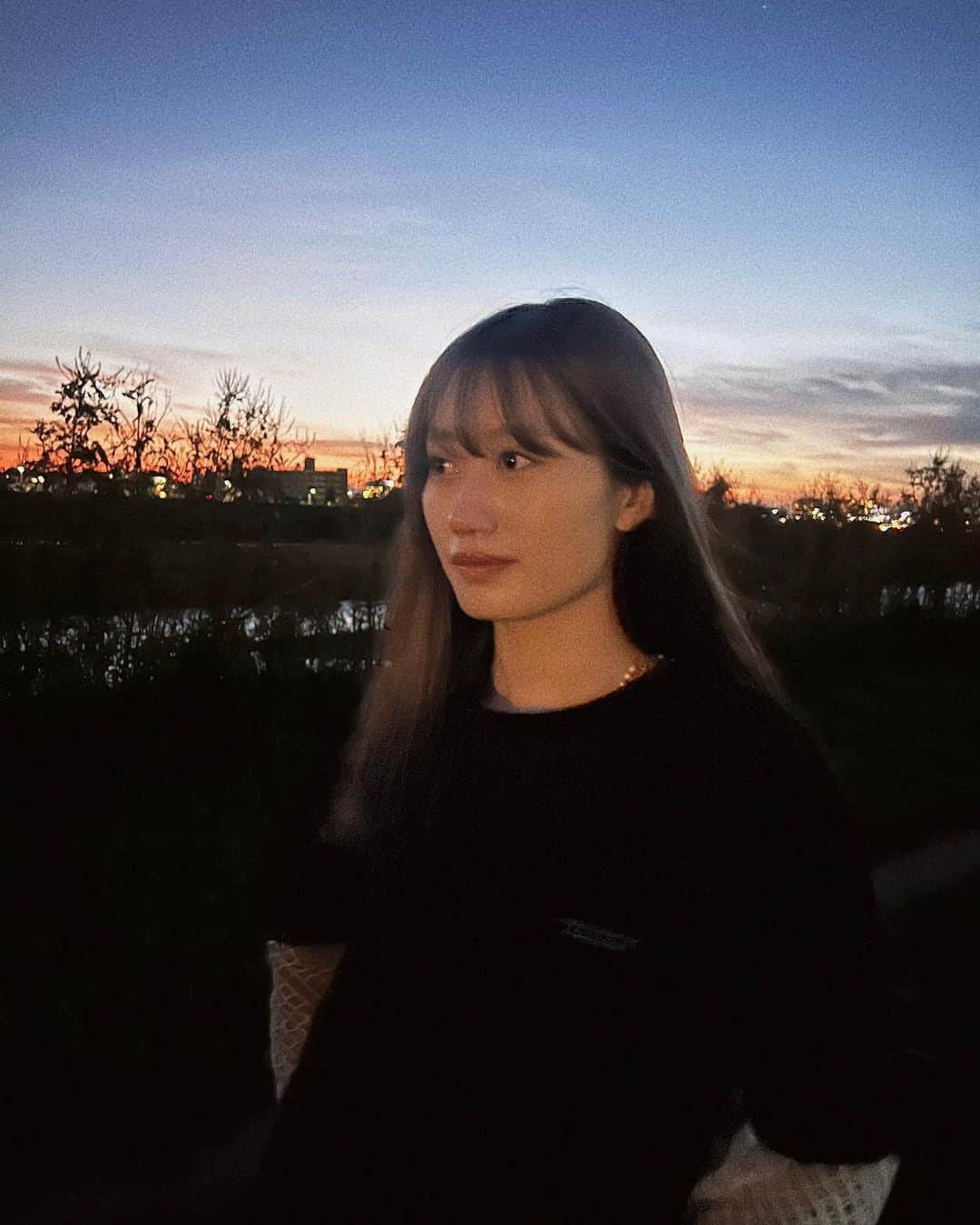 のインスタグラム：「空が綺麗やった日🍂 . . . . #photography #camera #autumn #me #二子玉川 #데일리 #좋아요 #팔로우 #데일리룩 #패션 #소통」