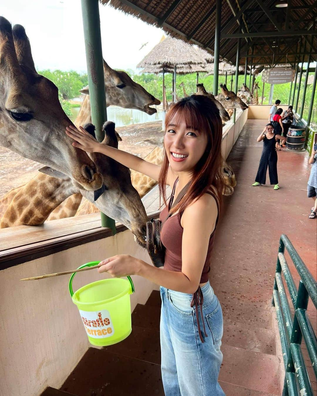 Moka さんのインスタグラム写真 - (Moka Instagram)「キリン様は流石に初めて触りやした🦒  とってもキュート❤︎  #旅行好き #旅行好き女子 #旅女 #タビジョ #旅ガール #海外旅行 #海外旅行大好き #海外旅行好き #海外旅行記 #フリーモデル #フリーランスモデル #広告モデル #イメージモデル #撮影 #撮影モデル #撮影依頼受付中 #撮影依頼募集中 #インフルエンサー #インスタグラマー #旅人 #タイ #バンコク #タイ好き #タイ旅行 #動物好き #動物大好き #動物が好き #animals #animallover #giraffe」10月3日 20時36分 - moka_030n