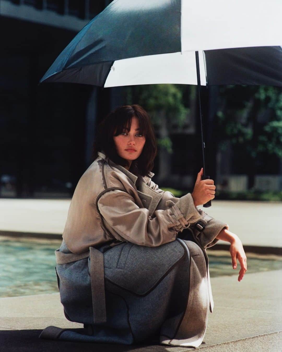 エラ・パーネルのインスタグラム：「The snuggliest @tanakanytyo for @bergdorfs ☂️」