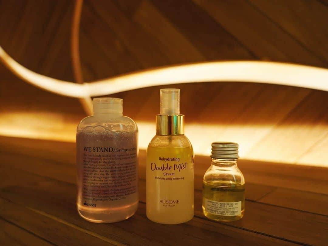 わちみなみのインスタグラム：「@davinesofficial  のシャンプーand ボディーソープ  オーストラリアブランドのAUSOME 有機農のアロエベラの葉やりんごの抽出物、ホホバオイルなどが含まれたオイル 二層になってるので振ってから使うの  わたしはサウナに入る前の乾燥対策に使ってます🧖‍♀️  ⁡お風呂グッズや美容について投稿していこうと 思います😊✨  ⁡#わち美容 #あせだくサウナ #サウナイキタイ #sauna #サウナ女子 #サウナー　#サウナ巡り #サウナ部　#三温暖　#사우나 #お風呂　#美容　#お風呂美容」
