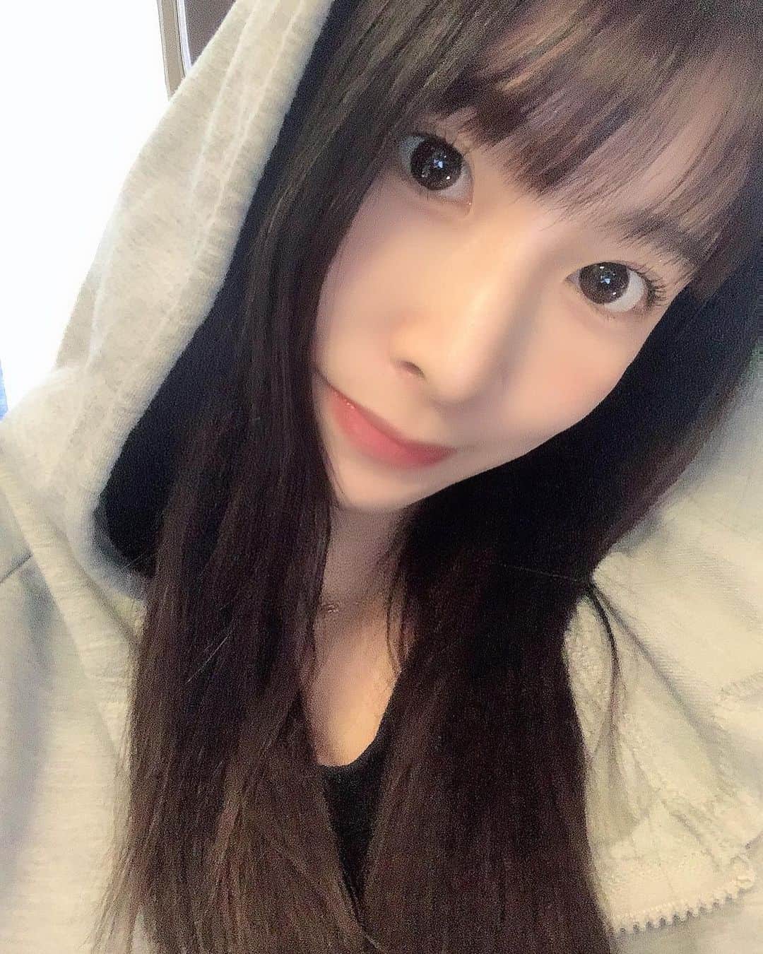 のインスタグラム：「黒髪ロングも推してくれや🙃」