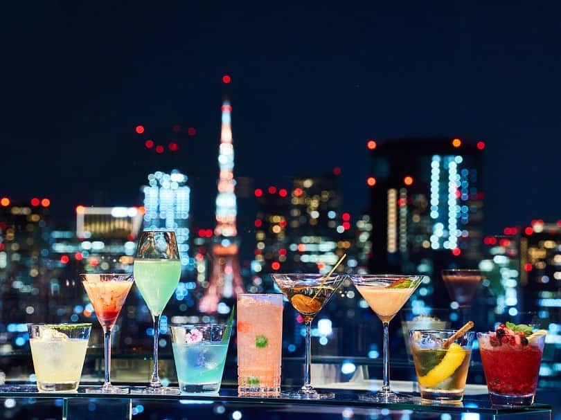 Table 9 TOKYO のインスタグラム：「🍸5th Anniversary 9 Signature Cocktail🍸  2022年に開業5周年を迎える、「DINING & BAR TABLE 9 TOKYO」では「Congrats!」と称した5周年記念特別メニューを2022年11月30日(水)までご提供しております。  #バータイム には「DINING & BAR TABLE 9 TOKYO」内の9つの各エリアをイメージした9種のシグネチャーカクテルをご用意✨  東京の夜景をお楽しみいただきながらお気に入りの一杯を見つけてみてはいかがでしょうか。  #東京の夜景 #東京グルメ  #東京バー  #princehotels  #shinagawaprincehotel #tokyo #shinagawa #table9tokyo #bartime  #品川プリンスホテル　#品プリ #プリンスホテル #東京 #品川 #東京ホテル #東京観光  #近場旅」