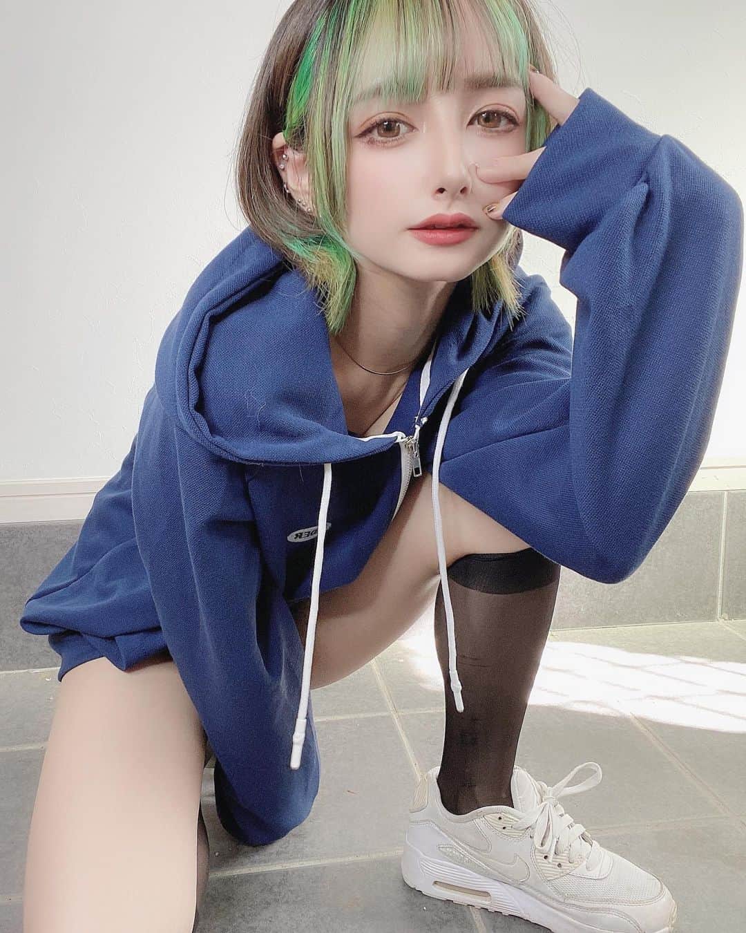 のインスタグラム：「￤ ⁡ ⁡ ／ ご報告 ＼ ⁡ この度 @dleepytown_official ytown_official にて lamrön（ラムロン）という select shopをopenさせて頂くことになりました𓂃꙳⋆ ⁡ 10/7 19時から販売開始です𓂅 ⁡ ⁡ “ lamrön” は「normal」の逆読みです。 ⁡ normal = 普通・標準という意味。 標準サイズやフリーサイズが合わなくても 着たい服を着て欲しい！ そんな思いを込めて“ lamrön” という名前にしました。 ⁡ 低身長の人が フリーサイズの表記でも着こなせるようなアイテムや 小さい人にも着やすい服。 低身長だけではなく、 幅広い体型の人でも着られるような服を セレクトしていきます！ ⁡ “ lamrön” の身長や体格の悩みをを持った方でも、 お悩みををカバーできるようなお洋服を着て、 少しでもオシャレを楽しんで欲しいです ꙳⋆ ⁡ ⁡ ストーリーなどでどんな服が気になるかなど アンケートを取ったり みんなに寄り添ったブランドに出来たらいいなと 思います！ ⁡ ⁡ 既に可愛いとたくさんメッセージを頂いていて とても嬉しいです♡ ⁡ ⁡ 可愛い服着て テンション上げてこ↑ ⁡ ⁡ 宜しくお願いします〻 ⁡ ⁡ 𓐄𓐄𓐄𓐄𓐄𓐄𓐄 ⁡ ⁡ #lamron #ラムロン #lamrön #セレクトショップ」