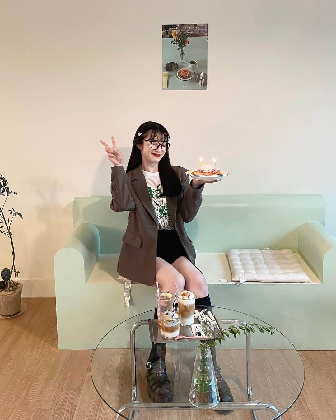 河﨑莉奈のインスタグラム：「ehbd🎂🎀🪄  에브리데이헤피벌스데이🫶🏻  コンセプトが素敵すぎる韓国カフェ🇰🇷💕  渡韓したらみんな是非行ってほしいカフェです🫶🏻」