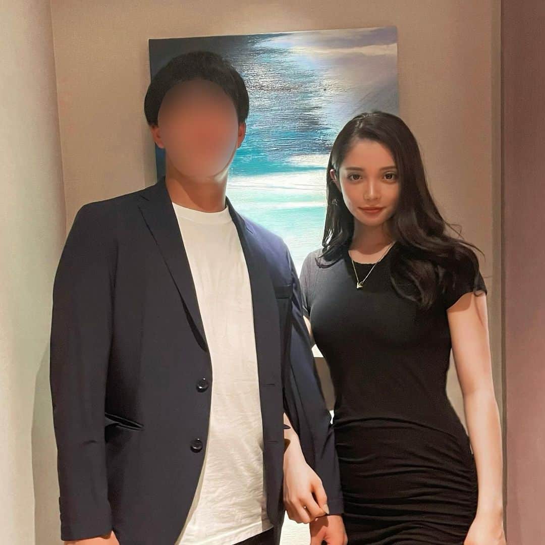 渡辺リサのインスタグラム：「パパお疲れ様でした🕊ってことで #hiltonhiroshima に行ってきたよ👶🏻🖤  ロクシタンのカップルスパで癒されたり 朝から大きいプールで泳いだり アフターヌーンティーに行ったり  全部が非日常的空間だったあ🫣  #ヒルトン広島 #hilton  #PR #ご近所ヒルトン」