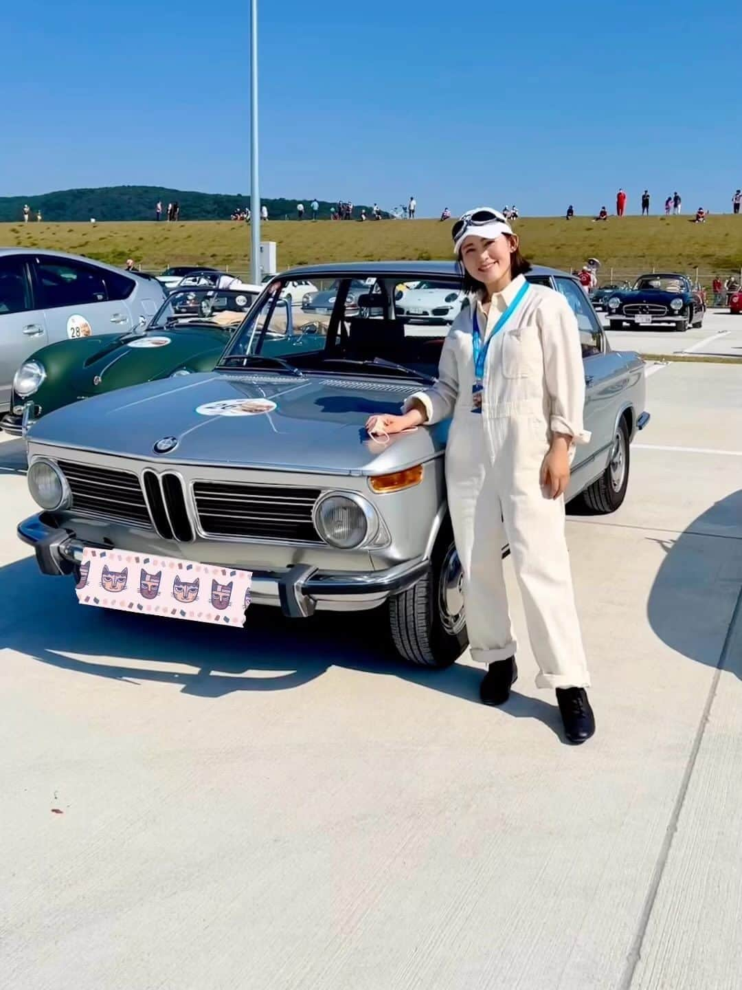 福田彩乃のインスタグラム：「⁡ 「 GO! GO!ラリーin東北〜Classic car meeting〜」に今年も参加させていただきました！ 唐沢寿明さんが発起人の東北への復興支援チャリティーイベントです✨ 実は今回、谷原章介さんの車をお借りして走りました🚘 なんとかっこいいBMW2002！ でも久しぶりすぎるマニュアル運転(しかも章介さんの)で前日は興奮して寝付けず笑 ⁡ ナビは前回も一緒に参加したゆちんです☺️ (@yuko_lessoeursnakamura)  エンストしないか不安で口の中カッラカラになった私にのど飴や水、お腹が空いたらプロテインバーを食べさせてくれました😂ありがとう！ ⁡ 今回は育児の事もあって２日目だけの参加でしたが、イベント当日は天候にも恵まれ、最高なドライブで最高なエンストをして無事にゴールをしました！💨いい思い出です笑 ⁡ ⁡ そして3年ぶりの宮城県でしたが 見る景色や道、建物、少しずつ復興が進んでいるように感じて嬉しい気持ちになりました。 沿道にはたくさんの方が応援にきてくださって、手を振ってくれたり、なにより町の皆さんの笑顔がそう感じさせてくれたのかもしれません✨ ⁡ 震災のことを忘れてはいけないし、自分がやれる事を続けていきたいと数年前に言っていた唐沢さんが立ち上げたイベントを、これからも一緒に盛り上げていきたいです🚘 ⁡ また行きます！  ※育児奮闘中により久しぶりの投稿でした👶🏼 ⁡ #gogoラリー #gogoラリーin東北 #クラシックカー #唐沢寿明 #宮城県 #石巻市 #石巻市南浜マリーナ #🐨ワンオペ」