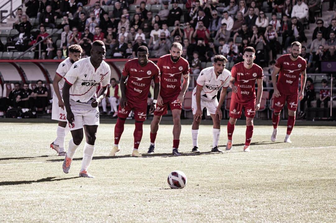 マリオ・バロテッリのインスタグラム：「😍 Le premier but de @mb459 en 6️⃣ photos !   #FCSion #TousEnsemble❤️🤍」