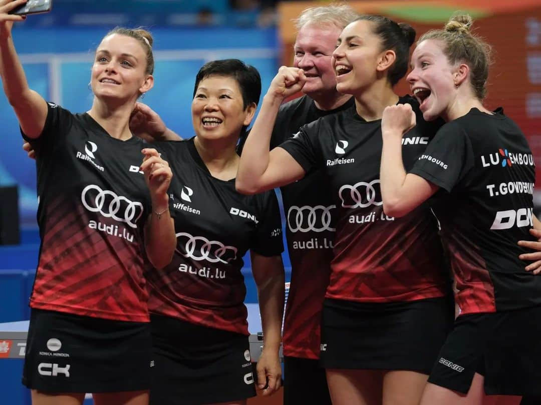 DE NUTTE Sarahさんのインスタグラム写真 - (DE NUTTE SarahInstagram)「Unbelievable!!! We are in the last 16 of the World Championships 🌏😍🏓  After beating Thailand 🇹🇭 3:1, we made it 💪🏽  So much fun to be in this team 🥰  We want to thank everyone for their support ❤️🤍💙  #LetsMakeItHappen 🇱🇺  @wtt」10月4日 1時40分 - sarahdenutte