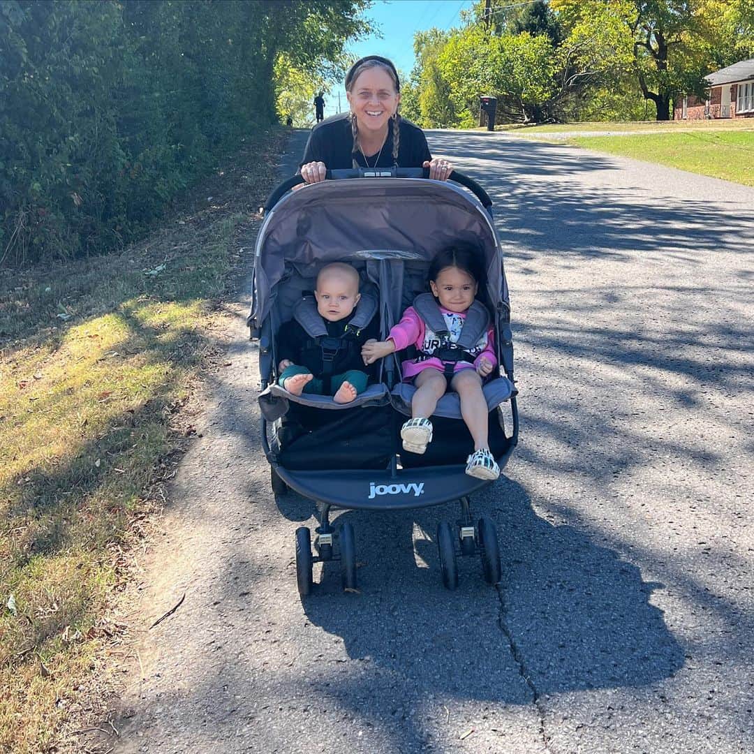 Tianna Gregoryのインスタグラム：「Such a fun filled visit with Mimi and poppop! We love you so much. Adventure filled visits with lots of love and laughs. Thankful for you both. BLESSED.  #whateverMIMIishaving」
