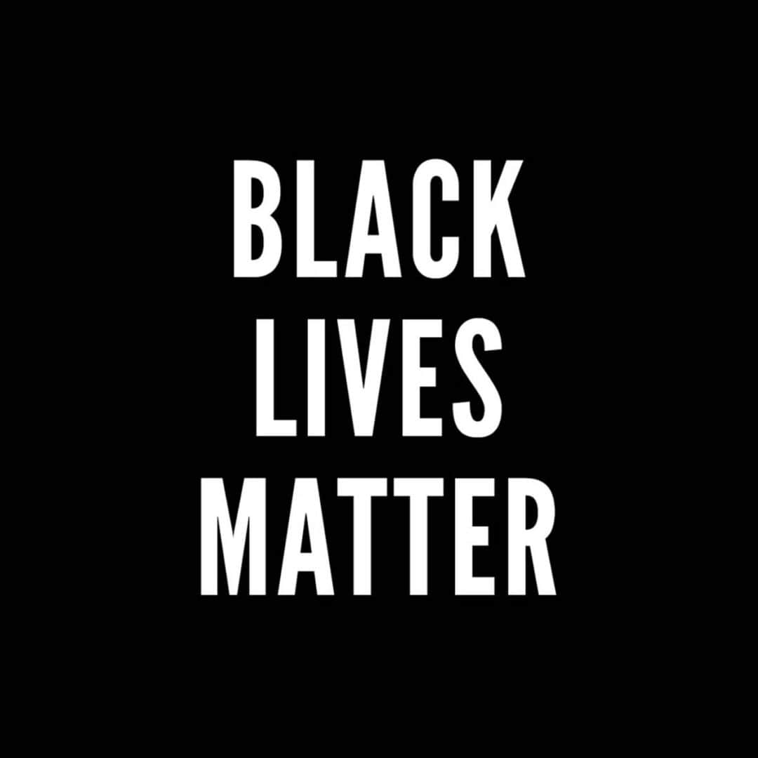 リンダ・エヴァンジェリスタのインスタグラム：「Black. Lives. Matter. 🖤 Today, fashion made me sad.」