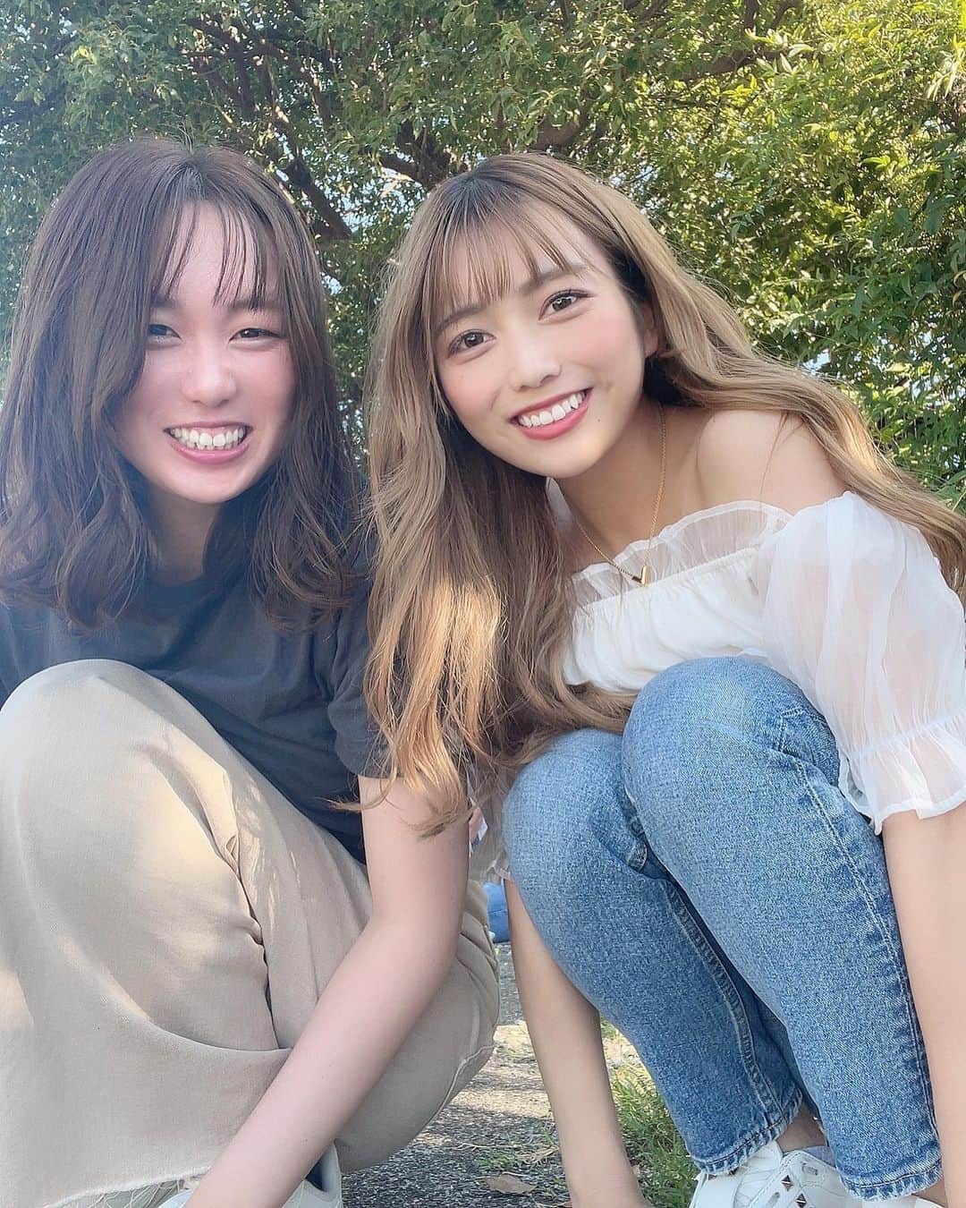 のインスタグラム：「1回だけ同じクラス なっただけやのに 仲良すぎるともだち😏❤︎ . 自然体ないい写真ばっかで 選べないからいっぱい 載しちゃいますー😋💗💗 . . #京都 #鴨川 #河原町 #友達  #ファッション #followme」