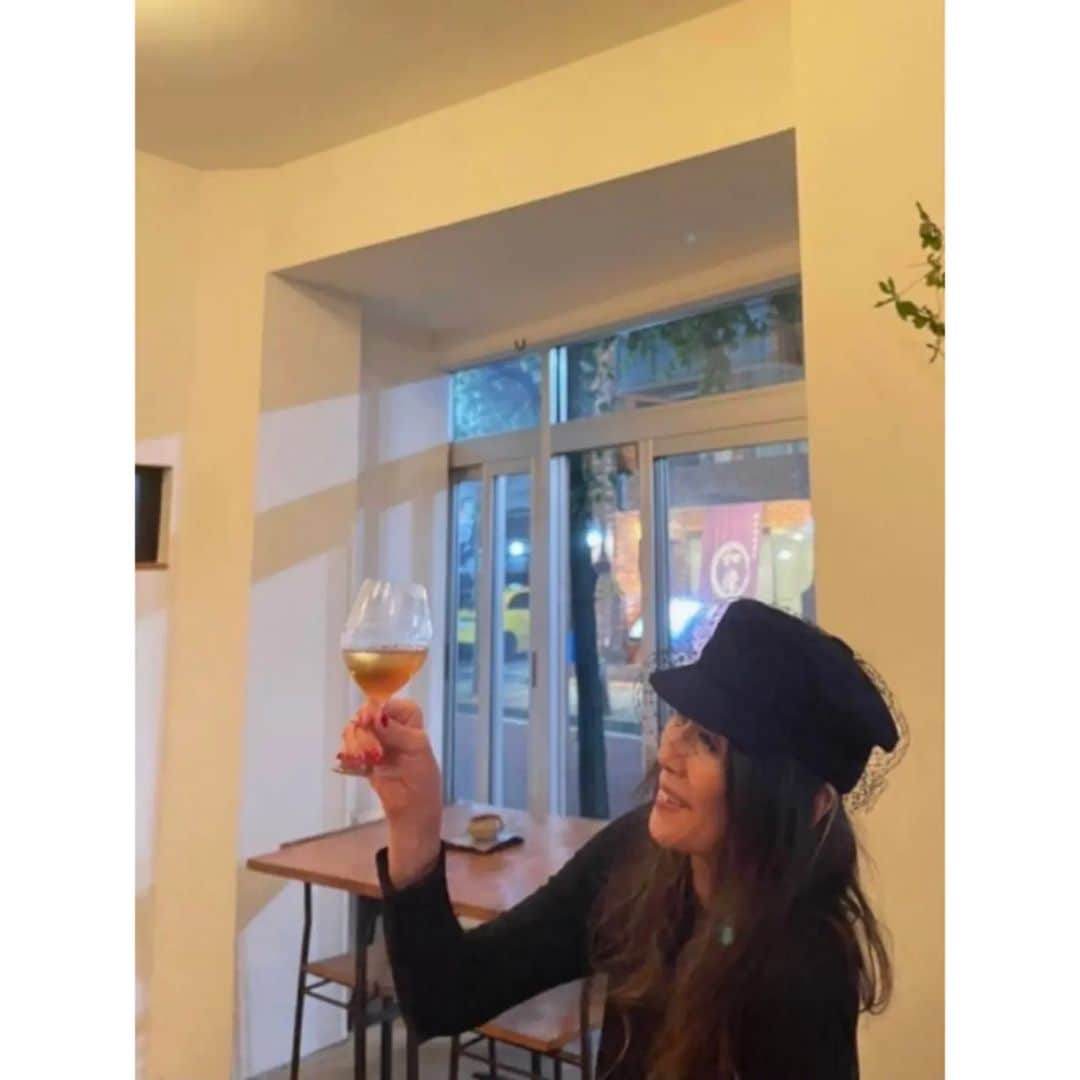 萬田久子のインスタグラム：「食欲の秋🥂 骨まで愛して〜〜〜♥♥♥ #食欲の秋 # さんま # 萬田久子 #HISAKOMANDA」