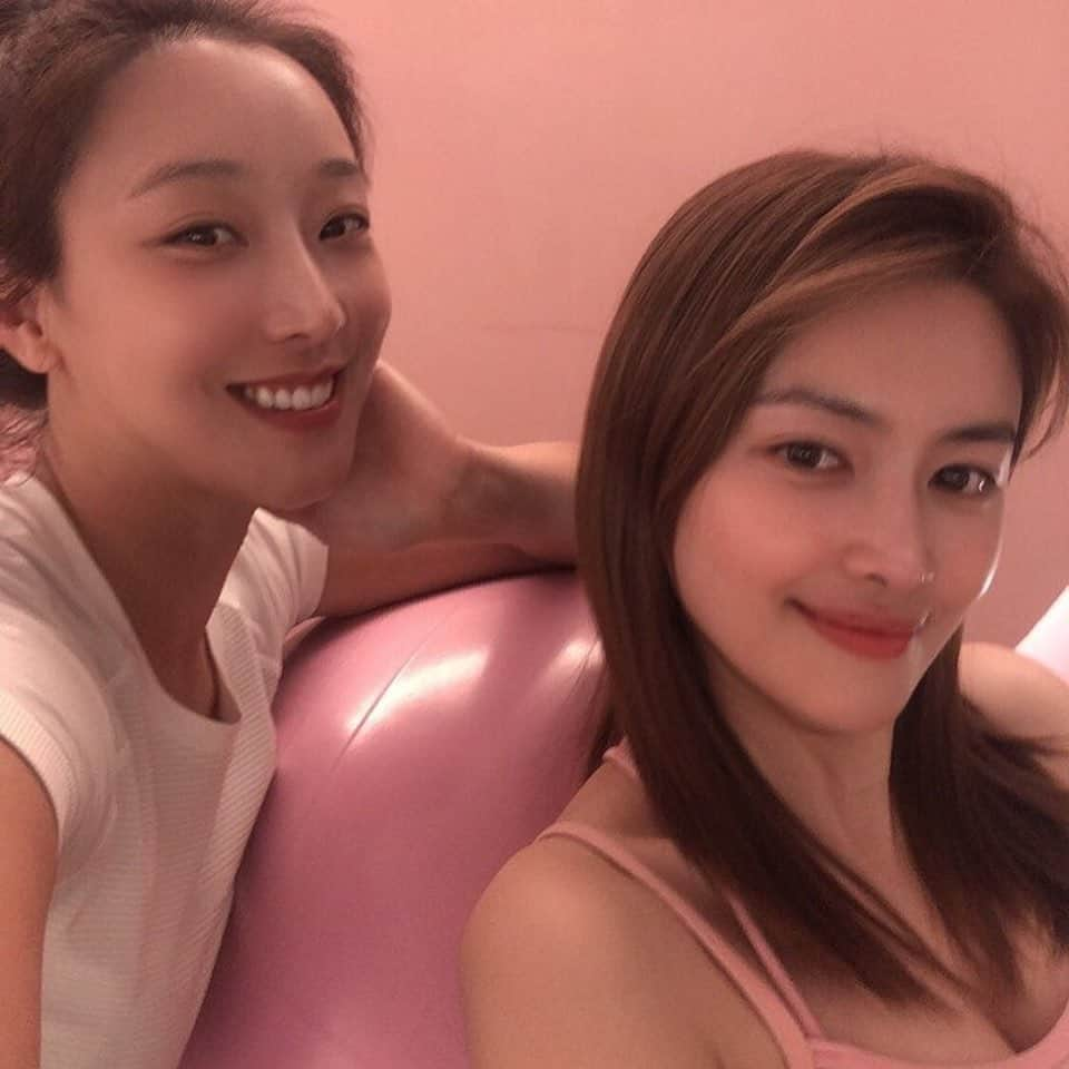 ク・チヨンさんのインスタグラム写真 - (ク・チヨンInstagram)「#pilates workout w @mimi__pilates 💕 미미쌤이랑 운동하는거 엄청 힐링 ㅠㅠ 고맙습니당 🥹🫰」10月4日 23時16分 - jiyeoncook