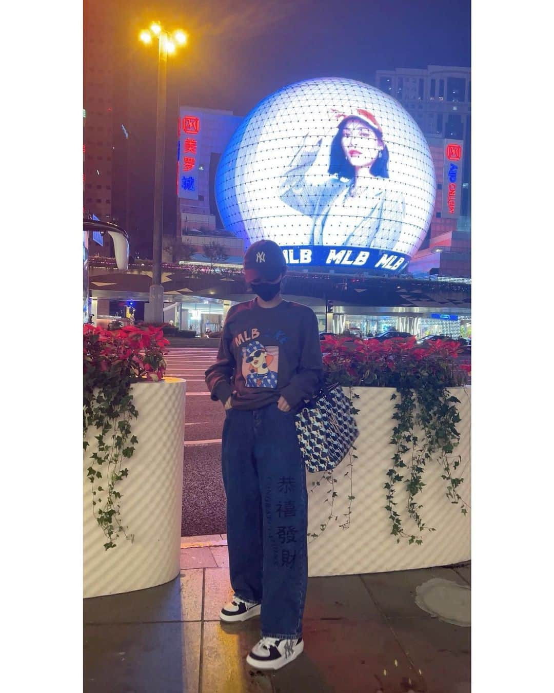 KIKIさんのインスタグラム写真 - (KIKIInstagram)「Bumped into myself just now.」10月4日 23時16分 - hellokiki77