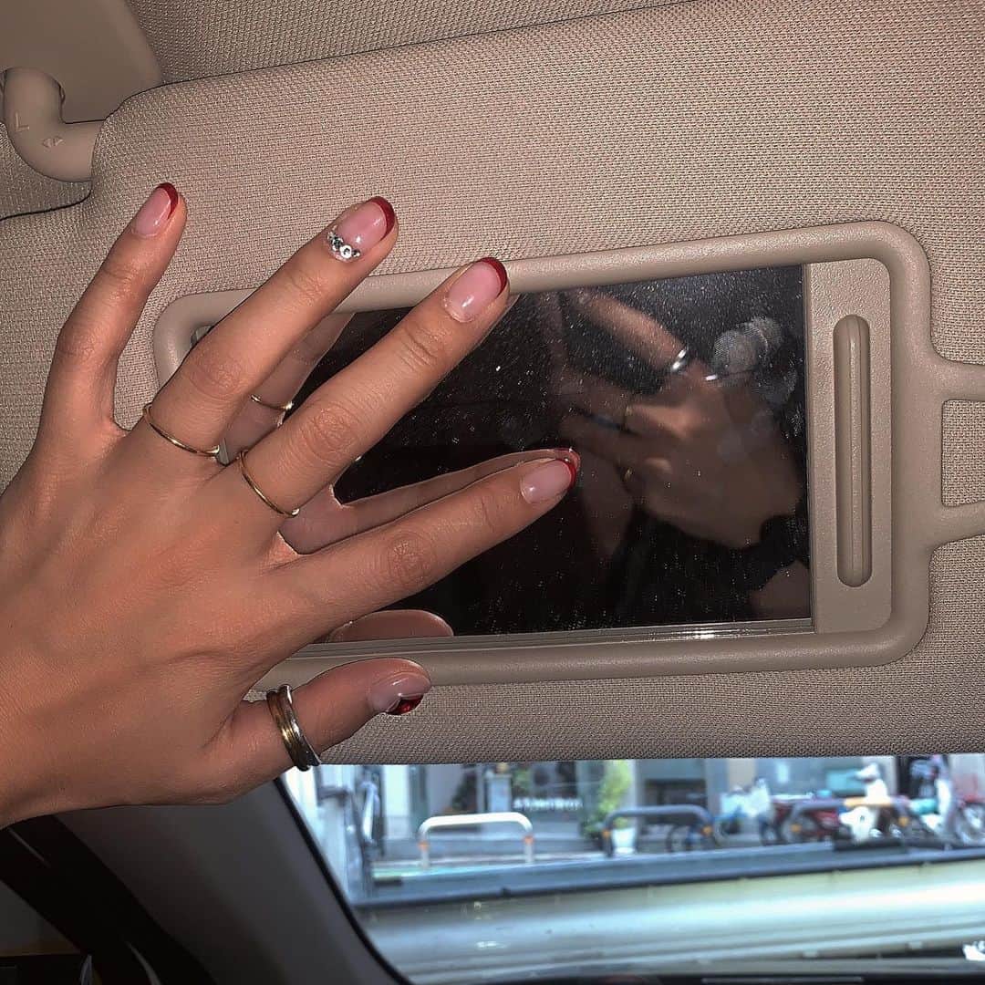 キム・ボラムのインスタグラム：「내 단풍손 용되다 💅🏽 @nana_secret  #천호동네일」