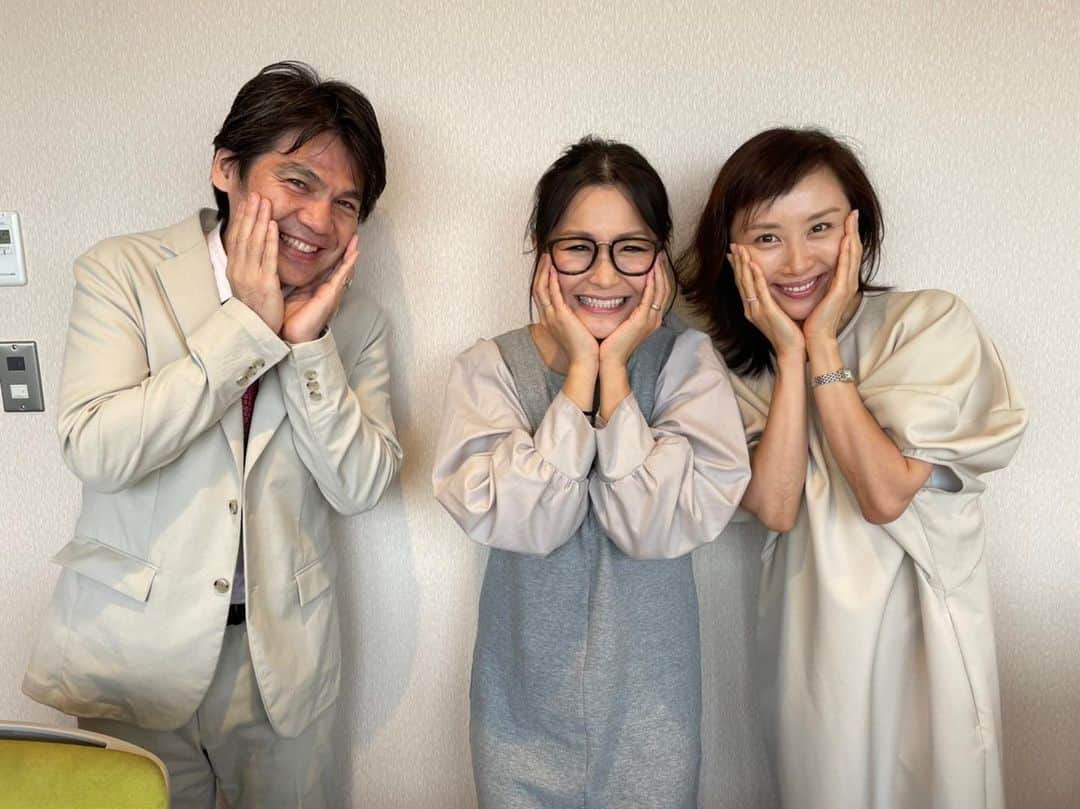 ギャル曽根のインスタグラム：「もえさーん❤️ 大好きなもえさんが担当されているNHKラジオ　らじるラボの月曜日にお邪魔してきました🫣💜💜💜 とにかく楽しくてあっという間の1時間でした🥰❤️❤️ いつも優しいもえさんに癒された1時間でした💜❤️💜❤️ #らじるラボ #山口もえさん❤️❤️❤️ #吾妻謙アナウンサー」
