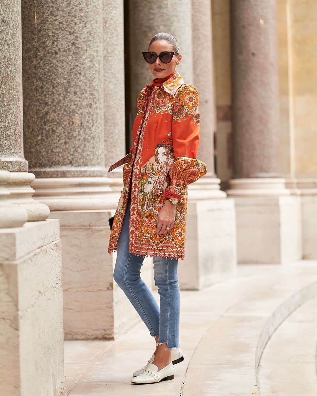 オリヴィア・パレルモのインスタグラム：「🧡🧡🧡⁣ ⁣ 📷: @jeffthibodeau⁣ 🧥: @zimmermann⁣⁣ 👖: @paige⁣⁣ 🕶: @maxandco⁣⁣ 🥿: @aglshoes」