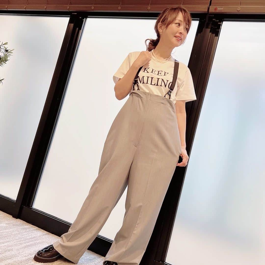 渡辺美奈代さんのインスタグラム写真 - (渡辺美奈代Instagram)「本日のお洋服  #サスペンダーハイウエストパンツ #minayo select #お昼間は半袖 #Tシャツ」10月4日 15時53分 - watanabe_minayo