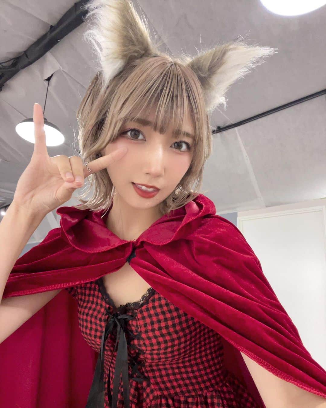 霜月めあのインスタグラム：「残念！赤ずきんちゃんだと思ったー？！？！  オオカミさんでした🐺  #霜月めあ #めあめあ #model #sexy #selfie #animegirl #셀카 #셀스타그램 #패션스타그램 #데일리 #asiangirl #cosplay #좋아　#instalove #follow #like #tokyo #ootd #style #photo #sexybody #love #맞팔 #tagsforlikes  #Japanesegirl #photooftheday #igers #instadaily #グラビア #日系穿搭」